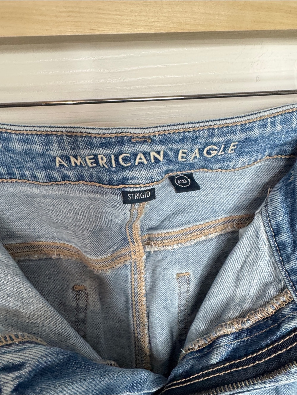 American Eagle Strigid Mom Light Wash Distressed Jeans. Sz 16 Short. - Picture 3 of 8